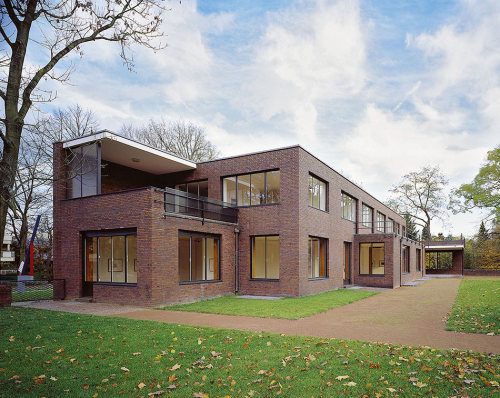 Mies van der Rohe, Haus Lange und Haus Esters, Krefeld, Germany, 1927. Photo © Volker Döhne.