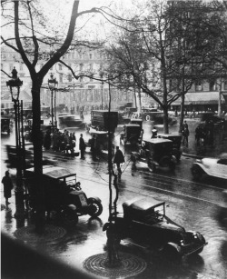 vintageeveryday:  Paris, 1925.  