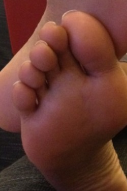 sexyindianwifefeet:  Would you like to lick inbetween my wife’s toes and sole?