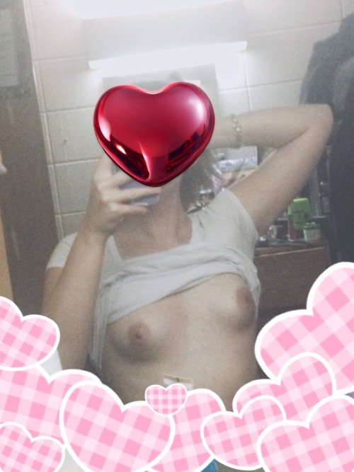 perfectprincessapricot:Look at my cute little titties!Reblog only.