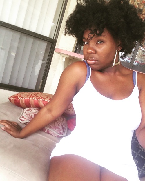 atasteoflee:  I was tagged by @100guns100clips In the selfies of 2015 post & I tag you beautiful ppl @silkktheshocka  @kngshxt @trufflebootybuttercream @bustyspice @khadds @marfmellow @norisblackbook & whoever else wants me to see their face 😌😬💕