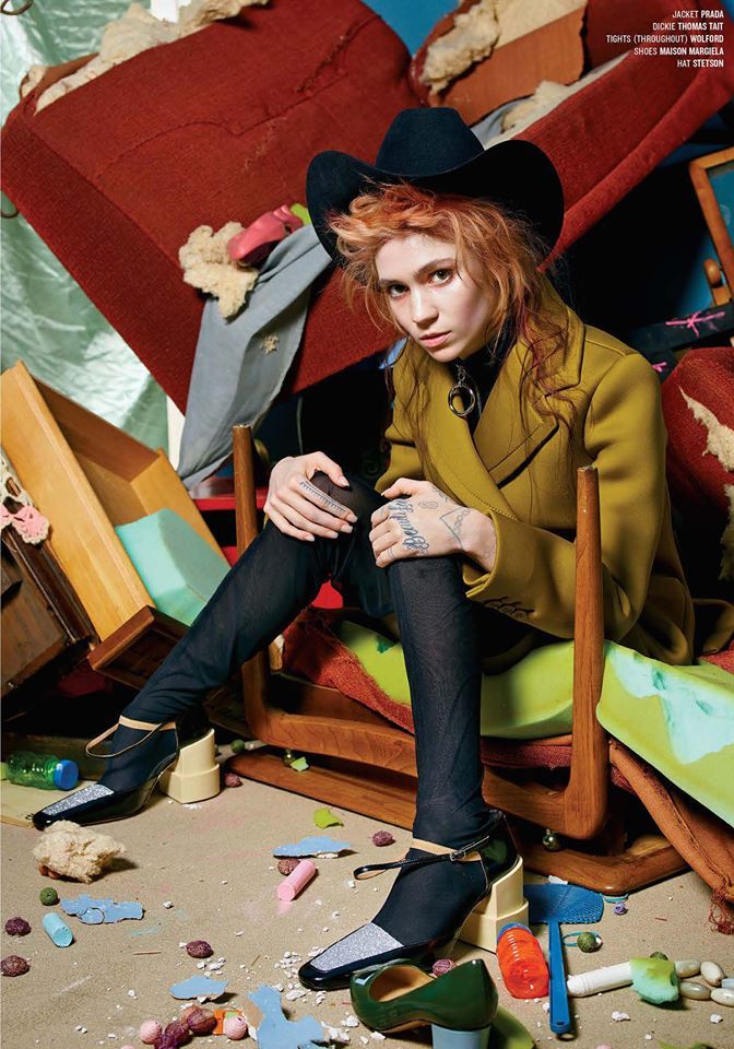 grimes-claireboucher:  Grimes featured in V Magazine¹s Fall issue!photos by Mario