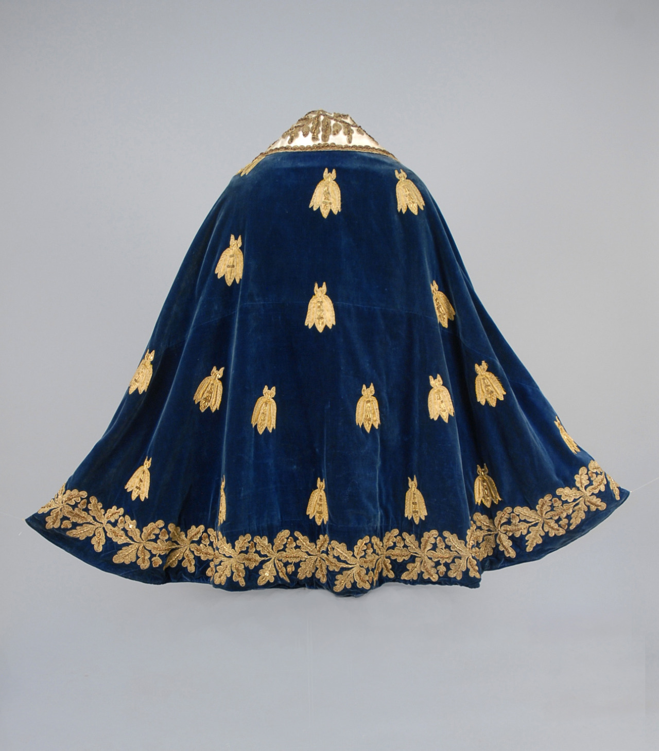 fripperiesandfobs:  Court suit, First Empire From Whitaker Auctions 