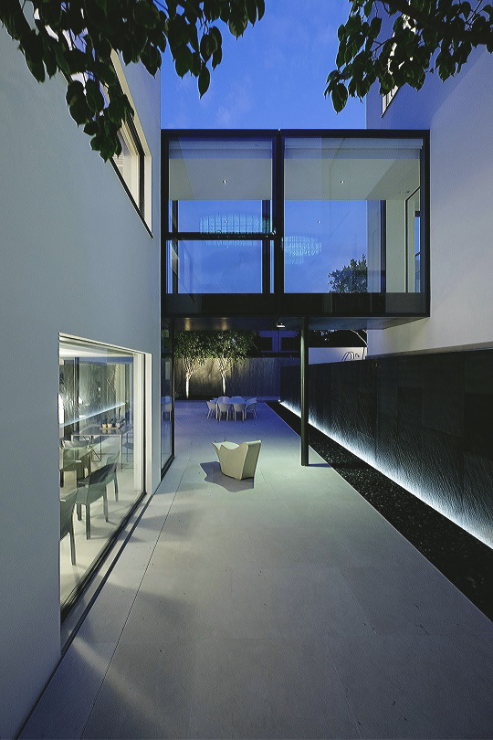 livingpursuit:  Bridged House by Ida &amp; Billy Architects