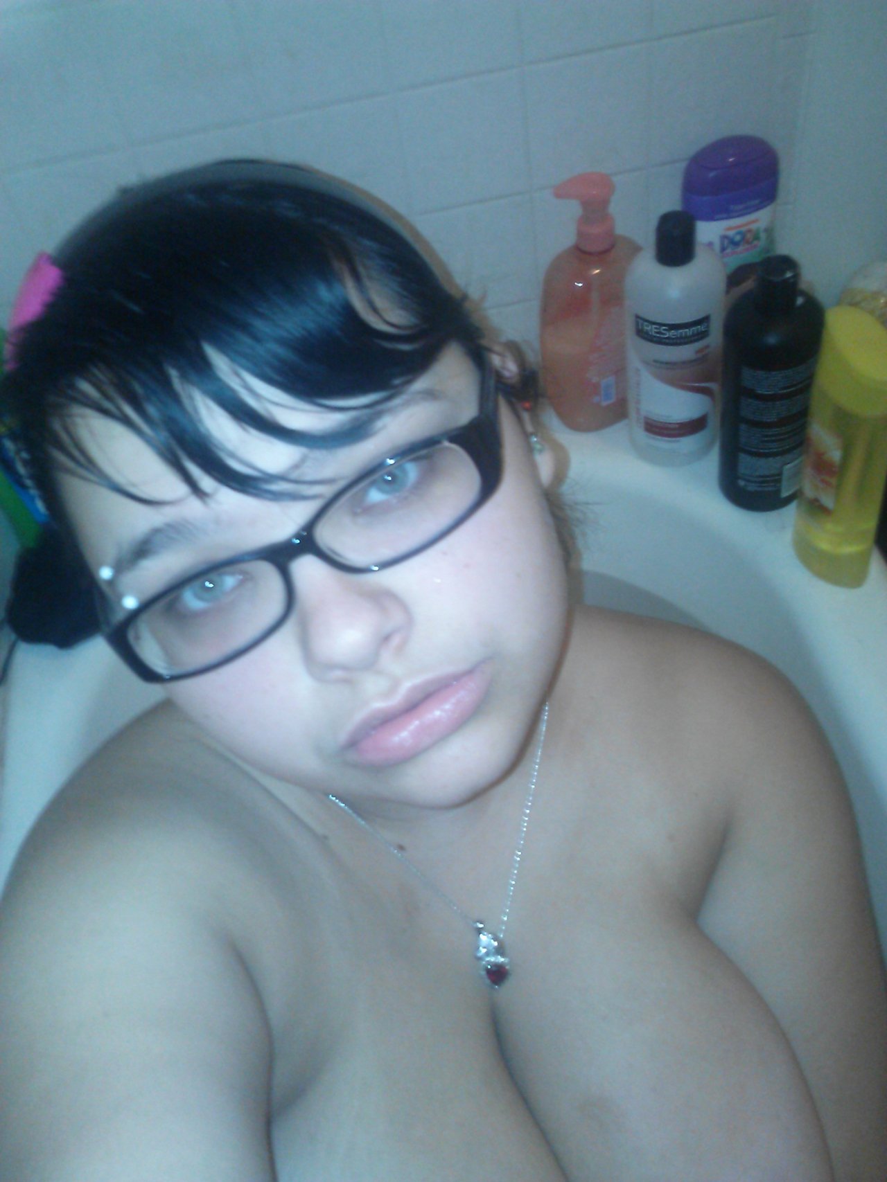 iambabygirllust:  iambabygirllust:  Bath time!! chronicrainbow420  Reblogd all dayy