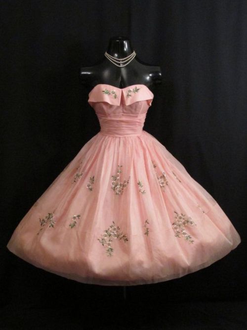 shewhoworshipscarlin:  Party dress, 1950s.