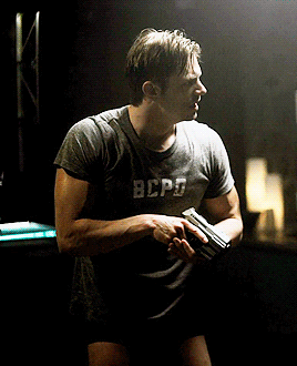  Joel Kinnaman  in  “Altered Carbon”