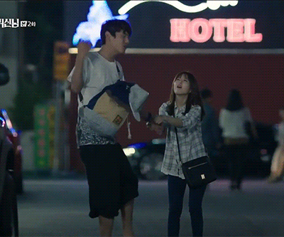 thesuitelife547:  I…am so late in watching this episode haha. But still, Kwak Siyang looks good and I kind of really like him with Park Boyoung. The moment I saw that scene with them walking together I was like “Wow, they match well” hahaha. I
