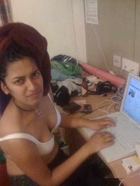 shweta123:  jhakasdesi:  Cute  She’s beautiful