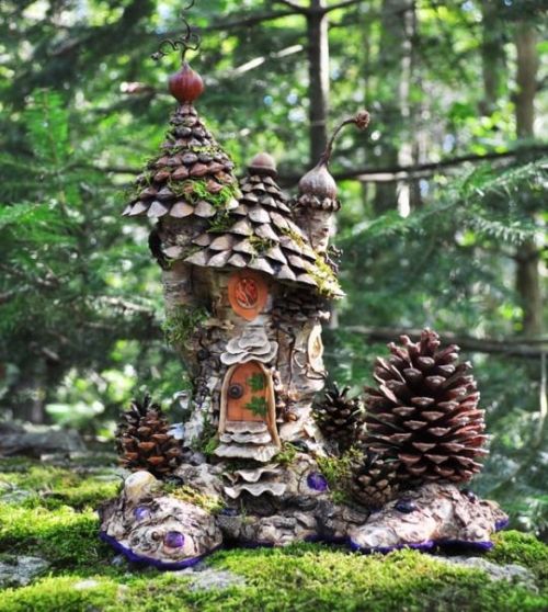 Fairy Houses - creatively. Lovely! 