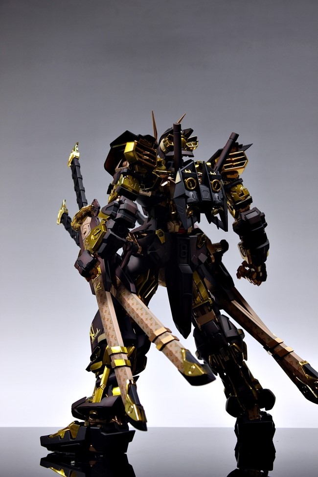 coma-wight:  Louis Vuitton Gundam Model by Club S 