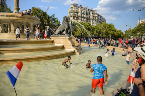 Scenes de joie, Paris , Place Daumesnil 15 juillet 2018.