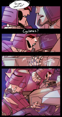 papssicles-back:  schandbringer:Commission for @simiantrousers who asked for IDW Galvatron and Cyclonus having an angry reunion bang! This was fun to draw (and a challenge dear lord, Galvatron is weirdly difficult), I really hope you like it! Thank you