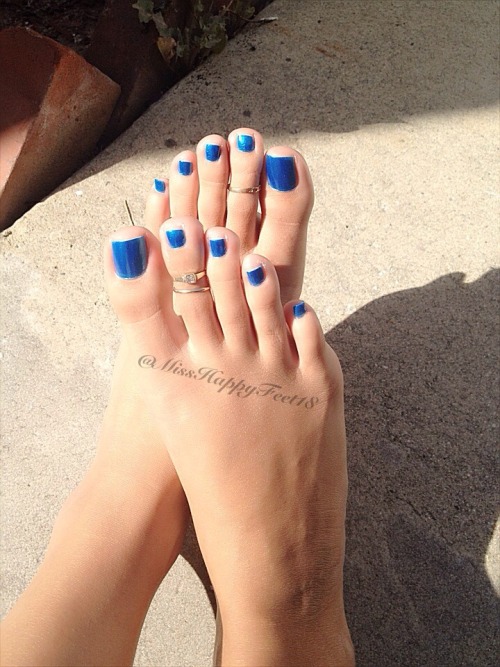 misshappyfeet18: Pretty Blue Toes #prettytoes #prettyfeet #longtoes #teamprettyfeet #footfetish #toe