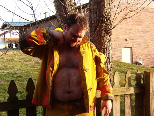 fhabhotdamncobs:biversbear: Check out blue collar bi men in action on my video pages. Biversbear.tum