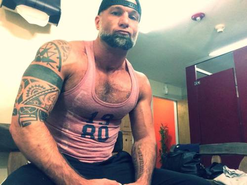 myfavoritemusclemen:Kyle Warrenhttp://myfavoritemusclemen.tumblr.com/archiveBig hairy hunka brute - 