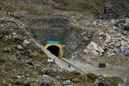 Lake Paron + Tunnel Punta Olimpica Resting at 4,200 metres, Lake Parón is the largest lake in the Co
