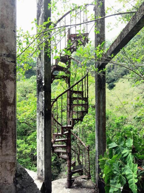 sisterreisaid:archatlas:Surrealist Garden Las Pozas in México“Magic happens at Las Pozas. Just like 