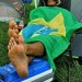 tidodore:Si j'étais son esclave, ce mâle hétéro ce réveillerai de sa sieste avec les pieds parfaitement nettoyés !!! 