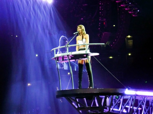 holygrcunds:1989 Tour Cologne - June 20th