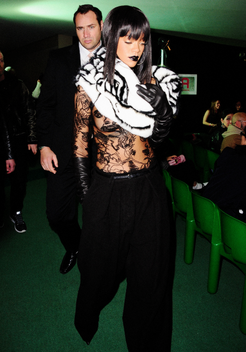 banji-realness:  spring2000:  a year in review and it’s only march  F E A R 
