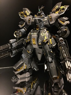 gunjap:  [MG Sazabi Ver.Ka] AMAZING DARK SAZABI CUSTOM: PHOTO REVIEWhttp://www.gunjap.net/site/?p=250898