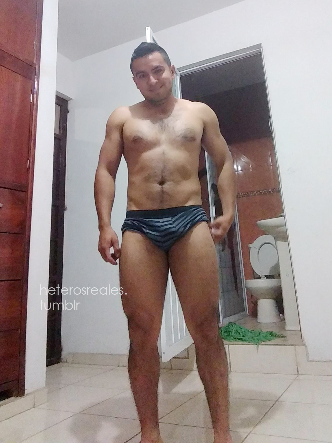 heterosreales:  Misael, rico machito hetero¿Si o no calienta este joven cabroncito?