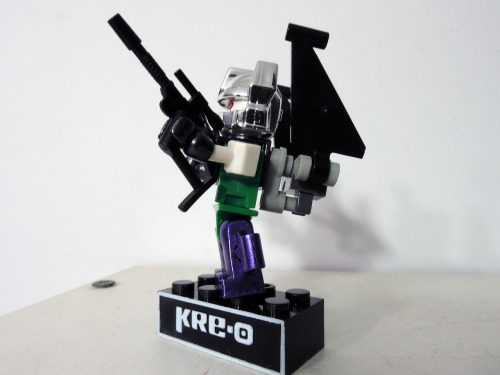 Look who I made today 8D I use Custom Kreon Soundwave and Starscream to make Sixshot. I needed to bo