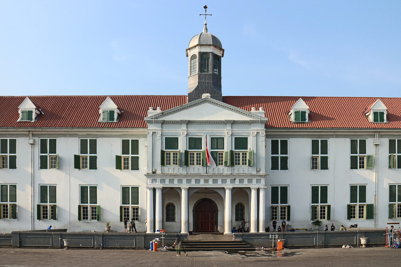 Museum Batavia. Gedung ini dulu adalah sebuah Balai Kota (Stadhuis) yang dibangun