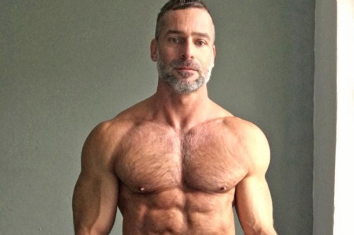 billyraysorensen:  Daddy Dirk – suck a DILF … 