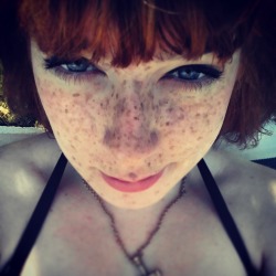 fionadinkley:  A face without freckles is