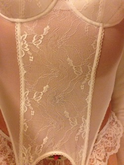 sohard69white:  jesssicalindsey449:  Sexy baby.  I’d sport this.  Wish I could see your panties too.  You have!