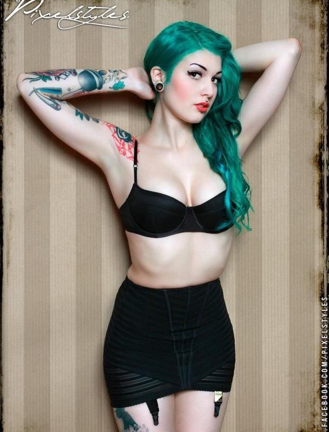 alt-dolls:  Alternative girl http://alt-dolls.tumblr.com/ 
