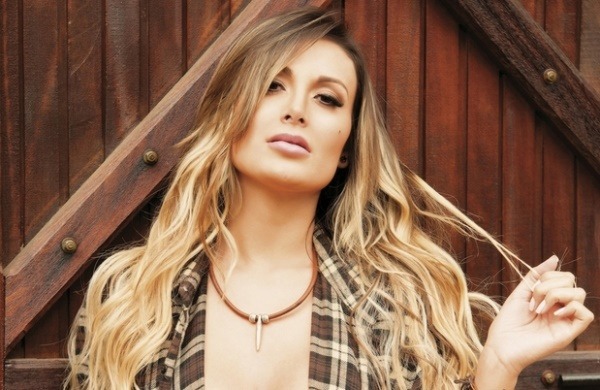 Andressa Urach quer ser uma pessoa melhor em publicação: “nasci de novo”
Neste último domingo, 28 de dezembro, Andressa Urach usou seu perfil do Facebook para dizer que nasceu de novo após o uso do hidrogel, que quase lhe tirou a vida.