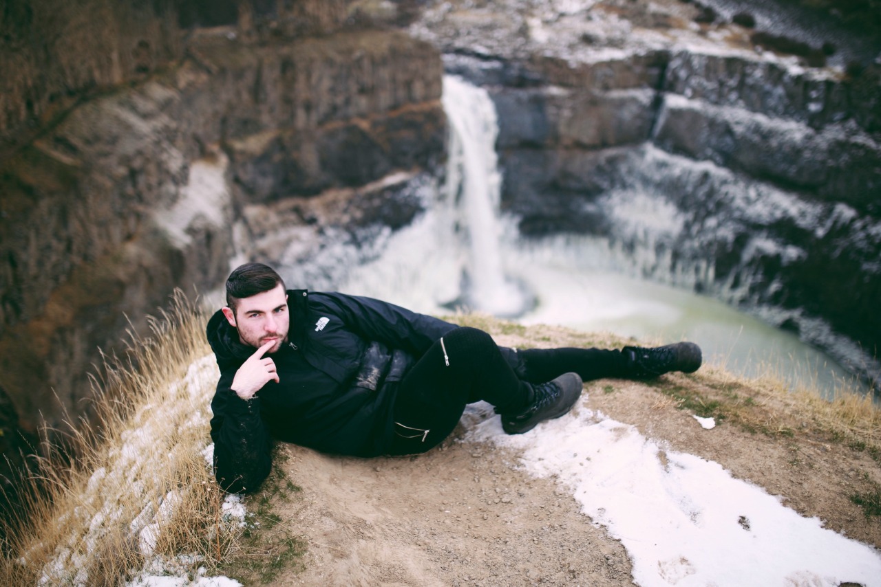 sex-lies-and-bowties:  Palouse Falls Adventures  11.29  Follow my Instagram   @andrewhell3691