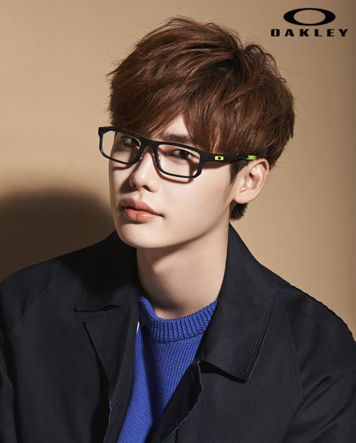 [Photo]  Lee Jong Suk 이종석 @ OakleyCredit​ : ©OakleyHD : 800x1060