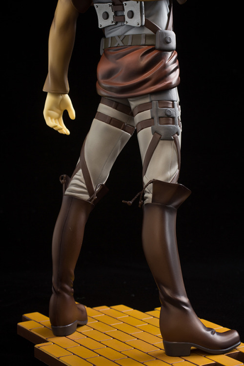 leviskinnyjeans:  Detailed Photos of Sentinel’s Erwin Smith Brave Act Figure The Brave Act Erwin Smith figure stands at 9.6 inches and comes with a cape, an alternate hair piece and face, 3D maneuver gear, two blades, and a weapon holding hand. After