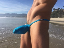 huge-cocks-in-thongs:  Omg, unbelievably