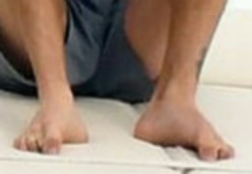 xxxtremely-pervert-gay: Justin Bieber sexy feet on holiday