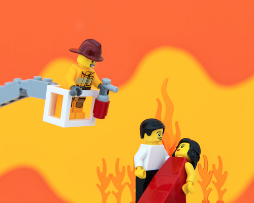 mymodernmet:  Photographer Jeff Friesen‘s series 50 States of LEGO reimagines the different states of the USA in LEGO form, humorously representing each state by capturing a unique aspect of the place’s history, geography, or culture.