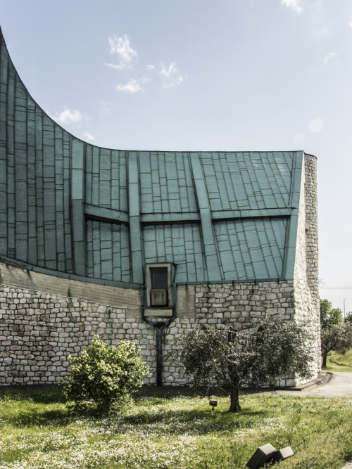 nnmprv: Chiesa dell’Autostrada del Sole by Giovanni Michelucci. Photos by World-3. View this o