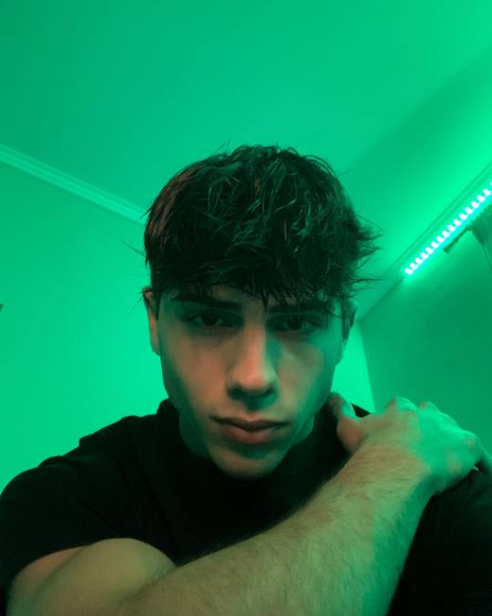 god-tier-genes:Petros Sidhropoulos, 19, 🇬🇷 fuckboy haircut