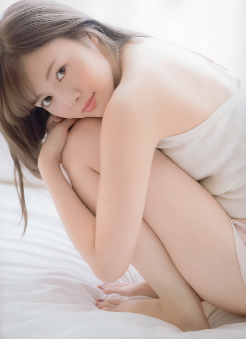 46pic:  Mai Shiraishi - FRIDAY WHITE