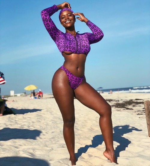 Porn Pics jaiking:  darkmelaningirls:  @ kristiatolode