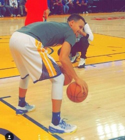 kevineureka:  bromancebooty:  Hot ass Steph Curry  Steph has one of those…..“I don’t have the biggest butt but it’s shape nice and it’s soft and you’d  catch feelings regardless” type of booties. 