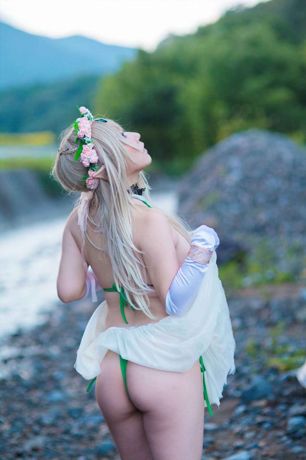 cavalier-renegade:  ero-cosplay-cafe:  Wood Elf cosplay by Saku.  HOT.   hnnng~ ;9