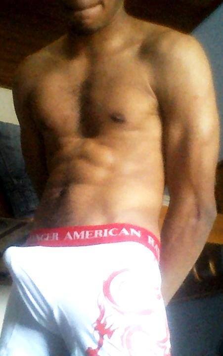 chicosmexicanosalxtremo:  Rico hetero exhibicionista colombiano mmmm me excitan sus