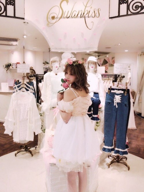 mademoiselle-puppet: Samantha and Saaya in 4th Anniversary OP