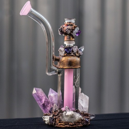 ilovehellokittyandweed:  envyglass:  “Pink Panther” #envy #envyglassdesigns Catch this piece and many more in Denver next week April 23-24 @ageshow show booth # 702 & 704.  Holy shit ❤❤❤❤❤❤