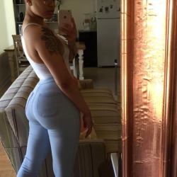 duhmemegod:    virgotheyounger  she so fine I had to post her again